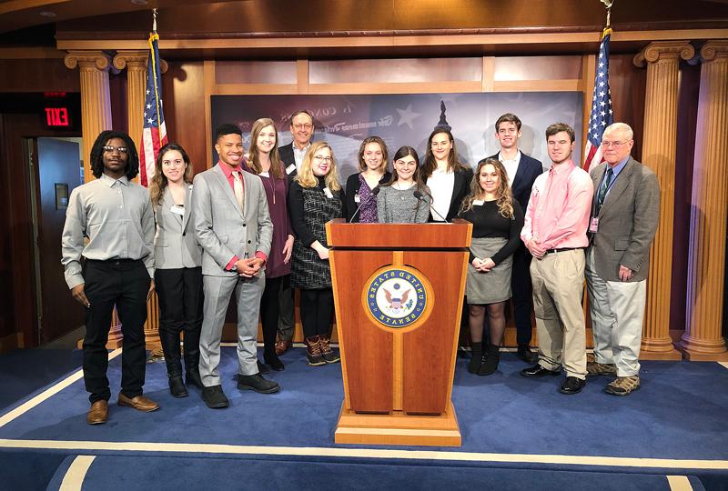 Group photo of students who participated in the newbb电子平台 Capital 实习 Program in Washington, D.C.