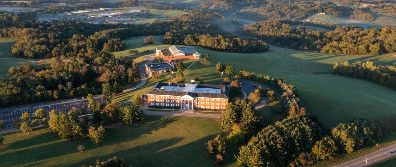 Aerial view of Ohio University 东部 Campus